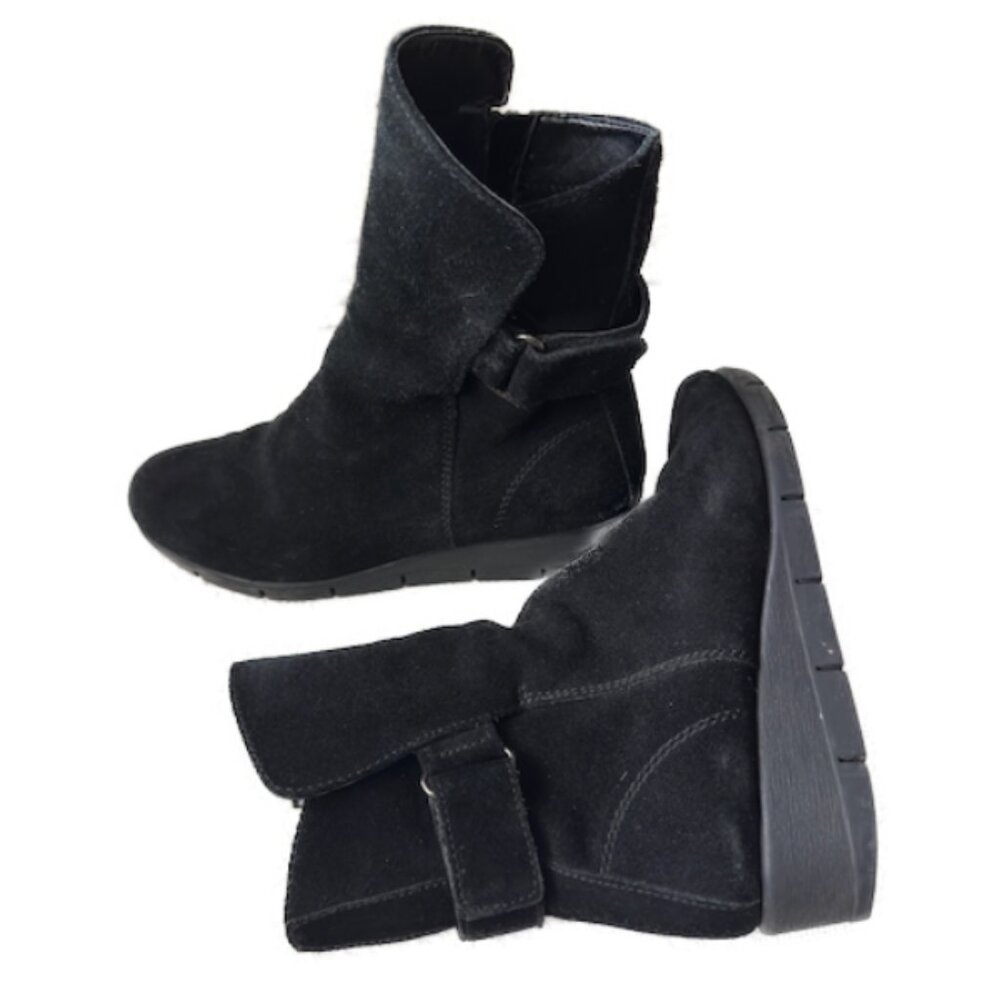 Black suede Flexx booties